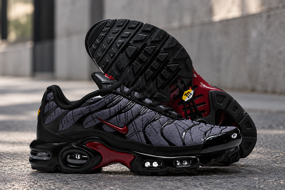 Nike Tn Black Gradient Red