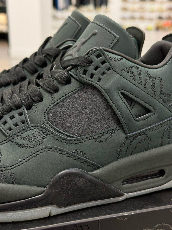 Air Jordan 4 "Kaws"