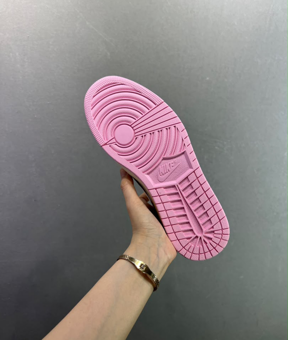 Air Jordan 1 Low x Travis Scott "Shy Pink"